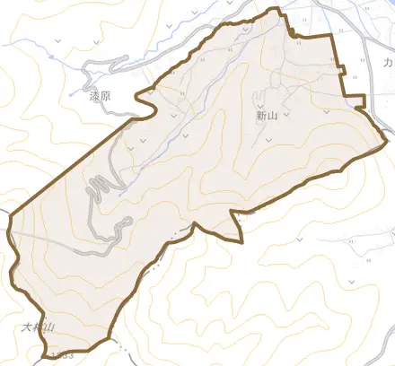 大字新山とその周辺の地図。町の範囲を重ねている