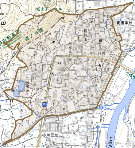 大字稲荷山とその周辺の地図。町の範囲を重ねている