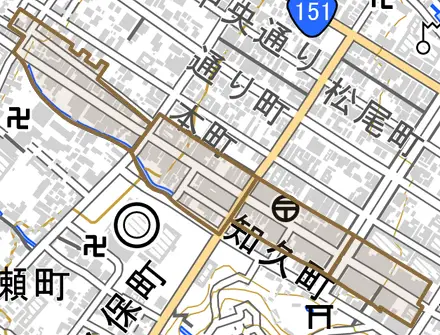 知久町とその周辺の地図。町の範囲を重ねている