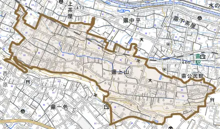 鼎上山とその周辺の地図。町の範囲を重ねている
