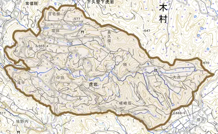 虎岩とその周辺の地図。町の範囲を重ねている