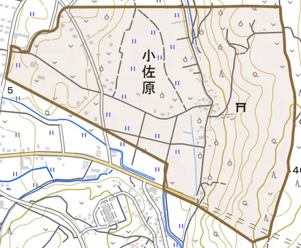 大字小佐原とその周辺の地図。町の範囲を重ねている
