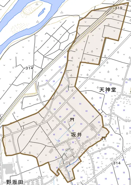 大字坂井とその周辺の地図。町の範囲を重ねている