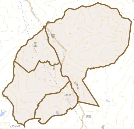 大字富倉とその周辺の地図。町の範囲を重ねている