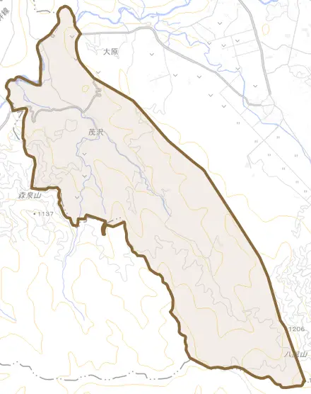 大字茂沢とその周辺の地図。町の範囲を重ねている