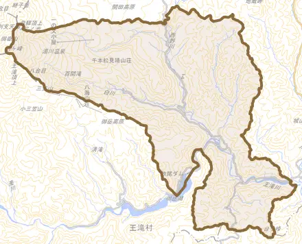 三岳とその周辺の地図。町の範囲を重ねている