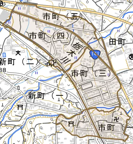市町とその周辺の地図。町の範囲を重ねている