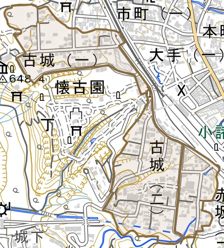 古城とその周辺の地図。町の範囲を重ねている