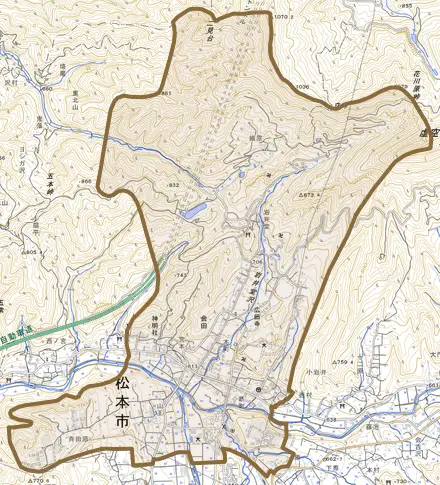 会田とその周辺の地図。町の範囲を重ねている