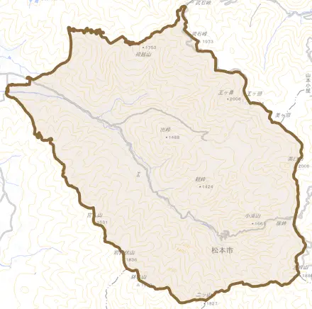 大字入山辺とその周辺の地図。町の範囲を重ねている