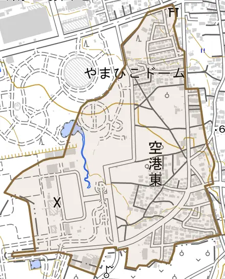 大字空港東とその周辺の地図。町の範囲を重ねている