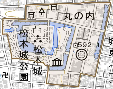 丸の内とその周辺の地図。町の範囲を重ねている