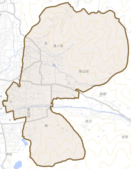大字里山辺とその周辺の地図。町の範囲を重ねている