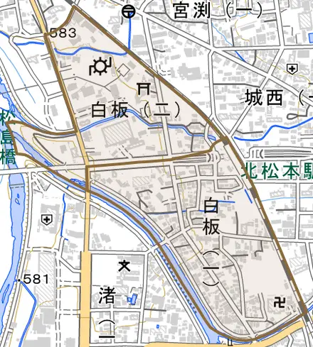 白板とその周辺の地図。町の範囲を重ねている