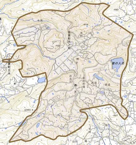 信更町氷ノ田とその周辺の地図。町の範囲を重ねている