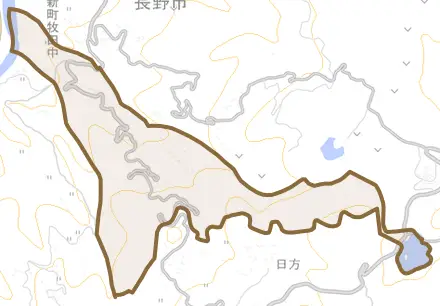信州新町中牧とその周辺の地図。町の範囲を重ねている