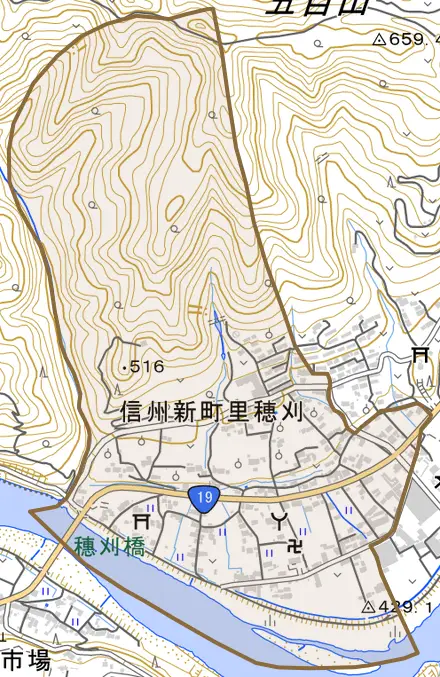 信州新町里穂刈とその周辺の地図。町の範囲を重ねている