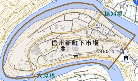 信州新町下市場とその周辺の地図。町の範囲を重ねている