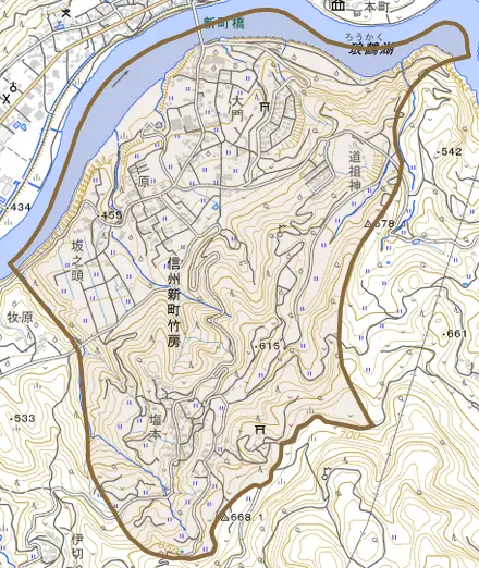 信州新町竹房とその周辺の地図。町の範囲を重ねている