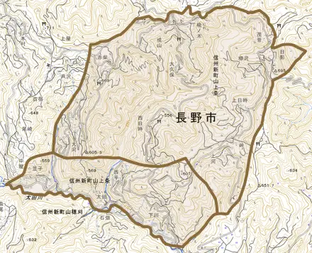 信州新町山上条とその周辺の地図。町の範囲を重ねている