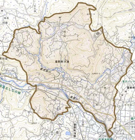 豊野町大倉とその周辺の地図。町の範囲を重ねている