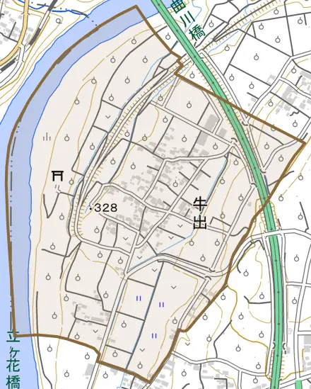 大字牛出とその周辺の地図。町の範囲を重ねている