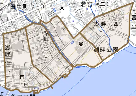 湖畔とその周辺の地図。町の範囲を重ねている