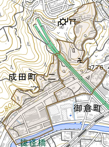 成田町とその周辺の地図。町の範囲を重ねている
