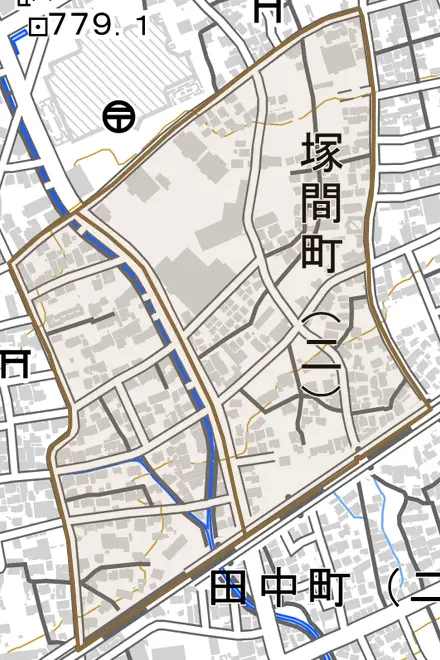 塚間町とその周辺の地図。町の範囲を重ねている