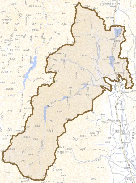 平とその周辺の地図。町の範囲を重ねている