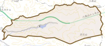 香坂とその周辺の地図。町の範囲を重ねている