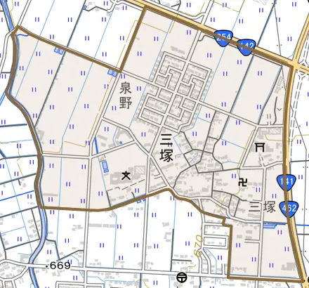 三塚とその周辺の地図。町の範囲を重ねている