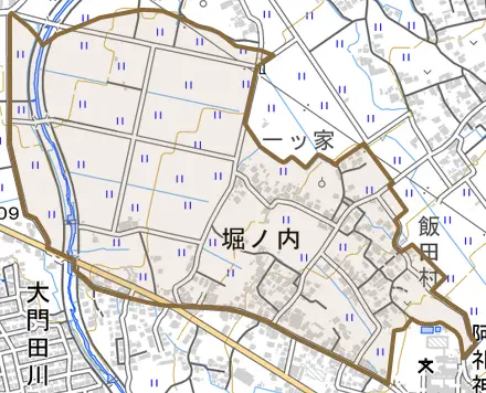 大字堀ノ内とその周辺の地図。町の範囲を重ねている