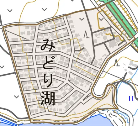 大字みどり湖とその周辺の地図。町の範囲を重ねている