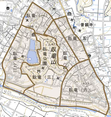 臥竜とその周辺の地図。町の範囲を重ねている