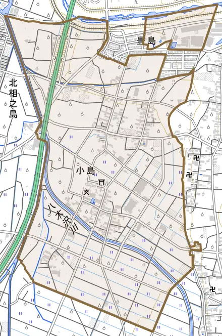 大字小島とその周辺の地図。町の範囲を重ねている