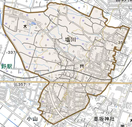 大字塩川とその周辺の地図。町の範囲を重ねている