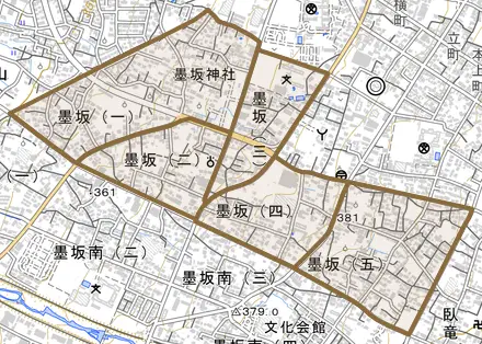 墨坂とその周辺の地図。町の範囲を重ねている