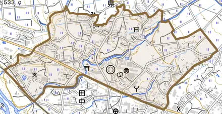 県とその周辺の地図。町の範囲を重ねている