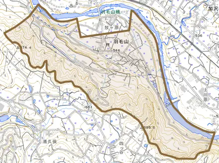 羽毛山とその周辺の地図。町の範囲を重ねている