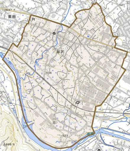 加沢とその周辺の地図。町の範囲を重ねている