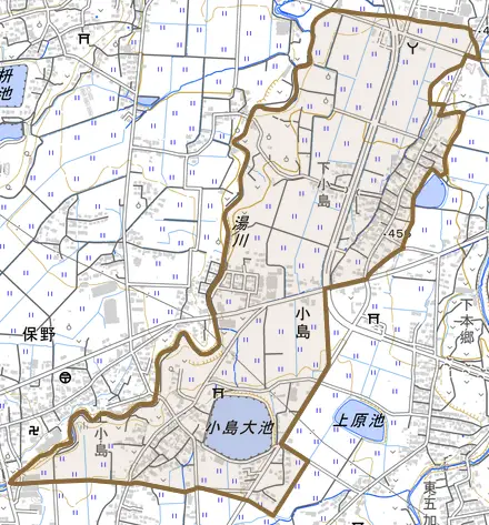 小島とその周辺の地図。町の範囲を重ねている