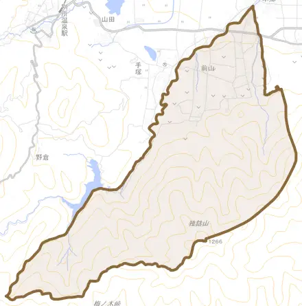 前山とその周辺の地図。町の範囲を重ねている
