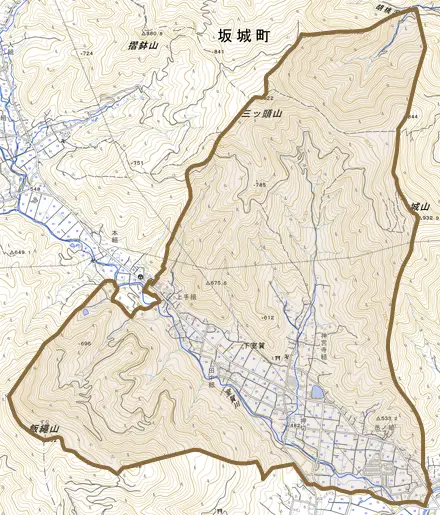 下室賀とその周辺の地図。町の範囲を重ねている