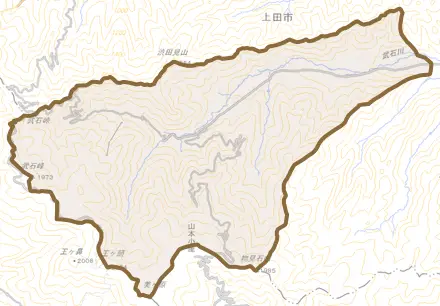 武石上本入とその周辺の地図。町の範囲を重ねている
