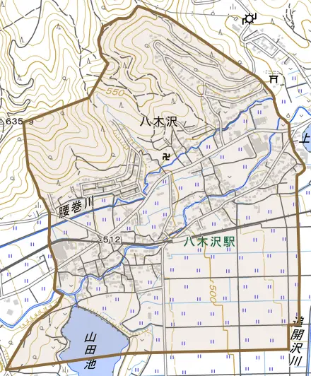 八木沢とその周辺の地図。町の範囲を重ねている
