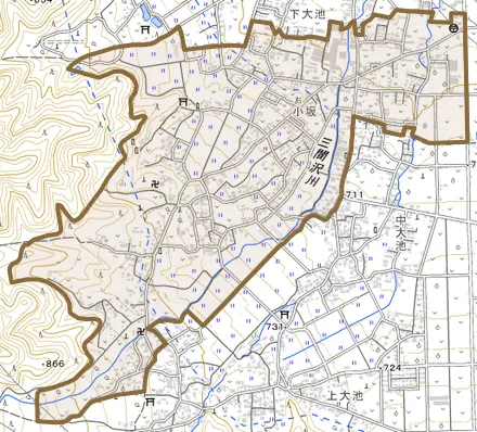 小坂とその周辺の地図。町の範囲を重ねている
