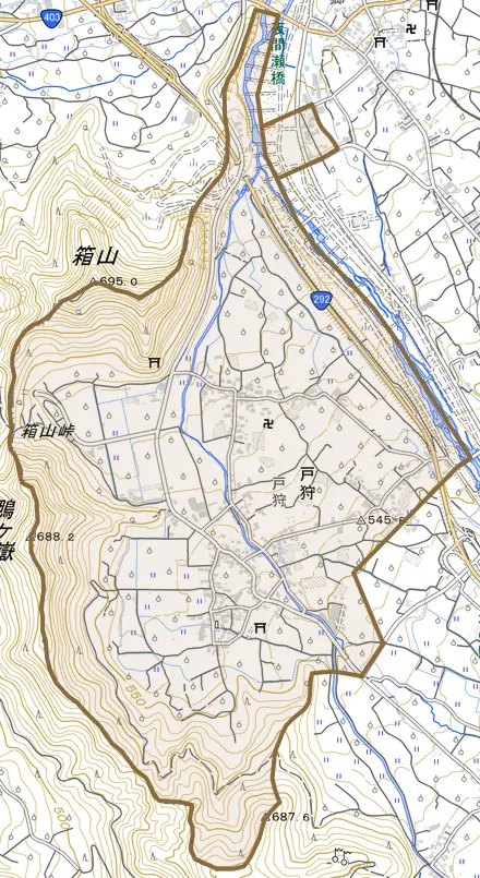 大字戸狩とその周辺の地図。町の範囲を重ねている