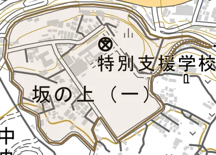 坂の上とその周辺の地図。町の範囲を重ねている