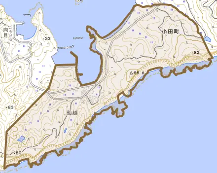 小田町とその周辺の地図。町の範囲を重ねている